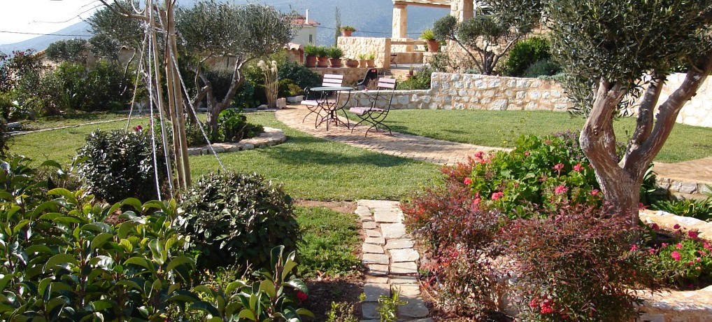 Ανακατασκευή και συντήρηση περιβάλλοντα χώρου κατοικίας στα Καλύβια Αττικής